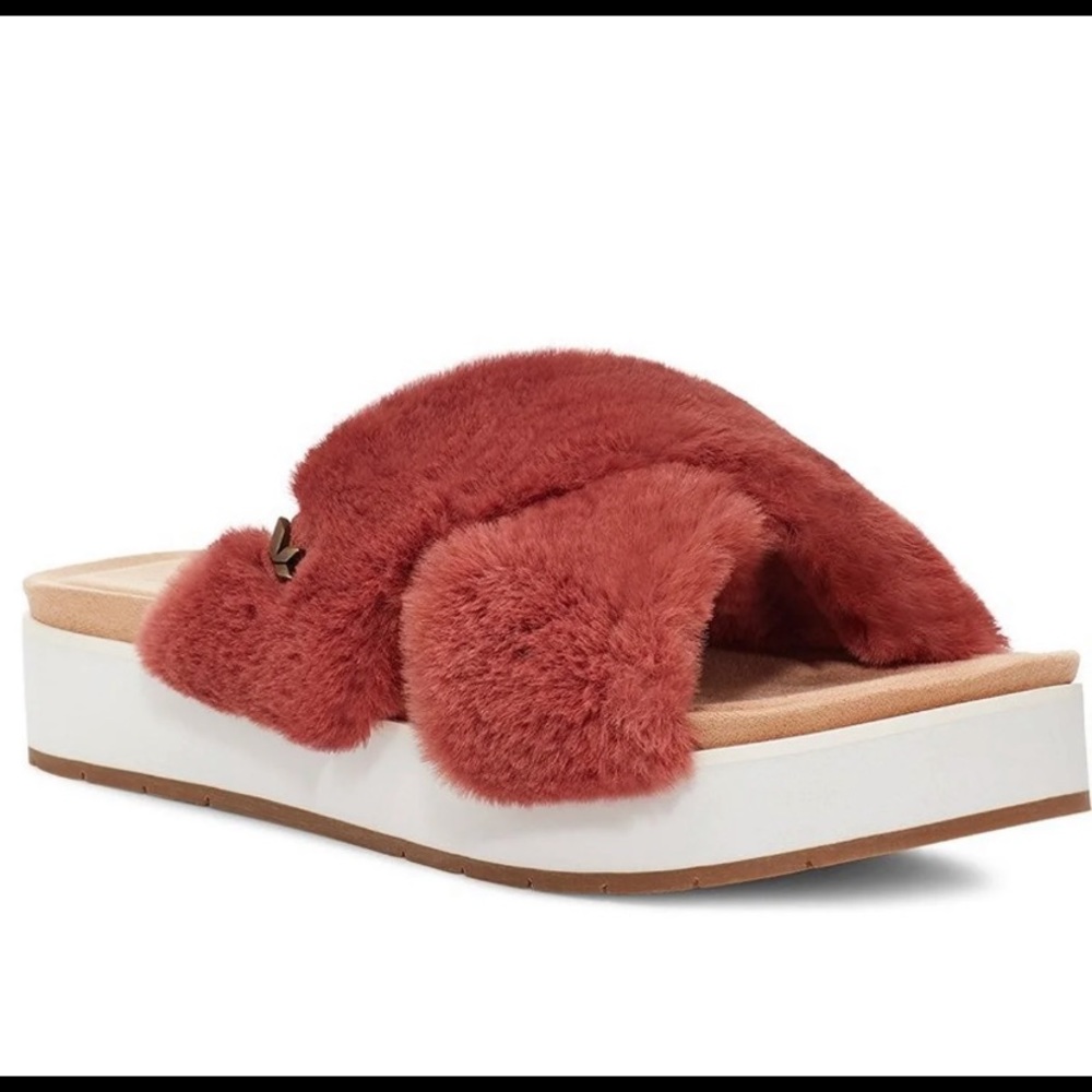 Koolaburra by Ugg fuzzy slide sandals